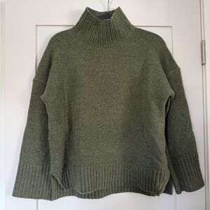 Abercrombie & Fitch Olive Green Turtleneck Sweater - Size M
